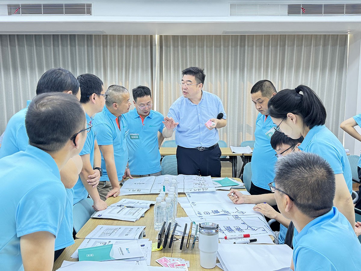 丁雲峰老師帶領(ling)學(xué)員(yuan)們進(jin)行實戰演習
